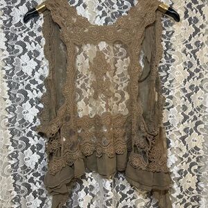 Umgee Lace vest tan NWOT M/L rose appliqué ruffles lace